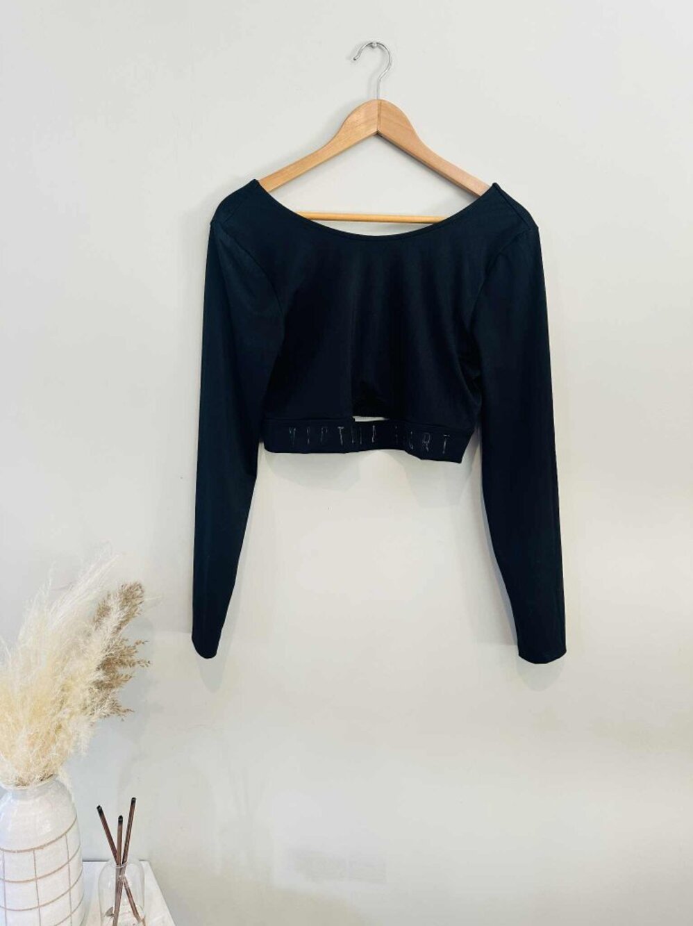Victoria Sport Black Long Sleeve Cropped Training Top, Size Large
